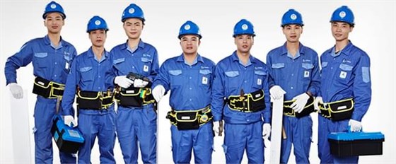 左右手家具安裝服務(wù)團(tuán)隊合影