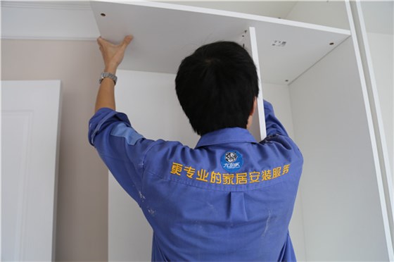 左右手，為您提供更專業(yè)的家具安裝服務