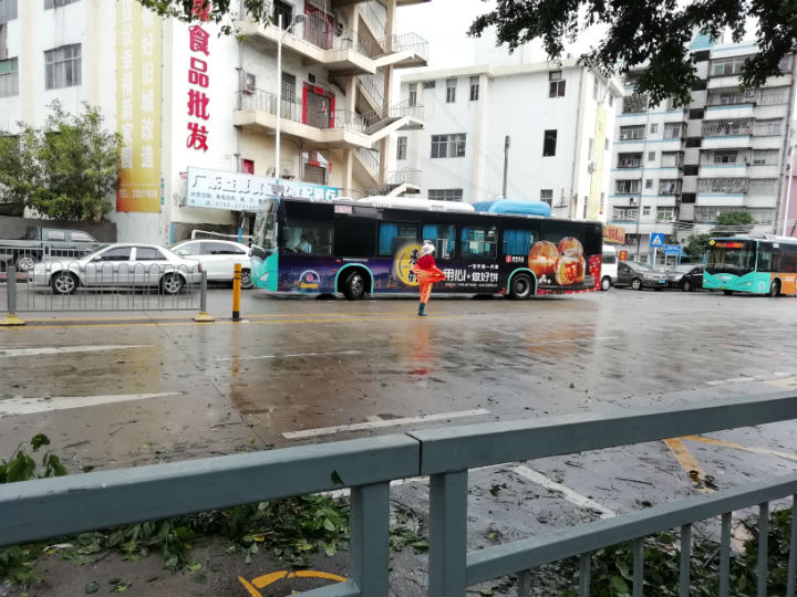 可愛的環(huán)衛(wèi)工人 可愛的環(huán)衛(wèi)工人