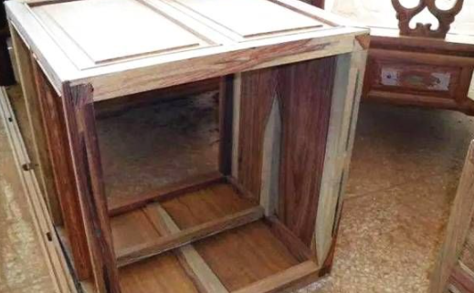 小件紅木家具出售：紅木家具市場“水很深”，假紅木家具是這樣特地“造”出來的！