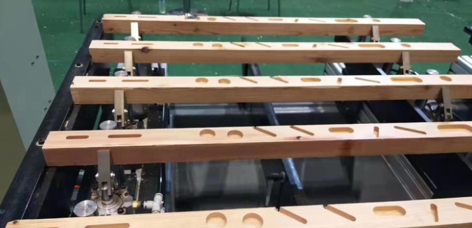 實木床定制價格：數(shù)控榫槽機制作實木家具最拉風！