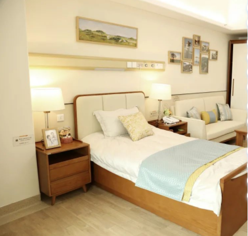 室內(nèi)軟裝修飾：養(yǎng)老機(jī)構(gòu)的硬裝設(shè)計(jì)、軟裝設(shè)計(jì)特點(diǎn)和適老家具的最新應(yīng)用