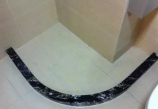 浴室裝修效果圖：你知道淋浴房石材擋水條的重要性嗎？又該如何安裝?