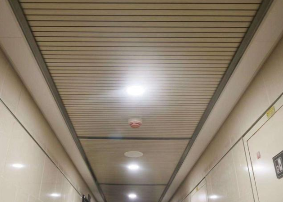 木制穿孔吸音板：吸音板吊頂做法是什么？安裝隔音吊頂注意事項(xiàng)