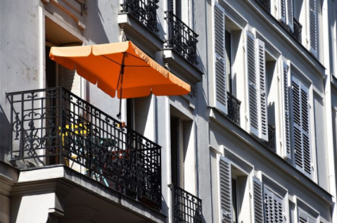 現(xiàn)代簡約風(fēng)的鐵藝家具如何選購？