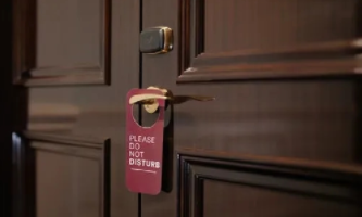 整體淋浴房安裝：浴室熱水燙傷客人事故，酒店如何引以為戒？