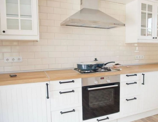 整體櫥柜門(mén)板品牌：櫥柜門(mén)板怎么選?不同材質(zhì)的優(yōu)缺點(diǎn)是什么